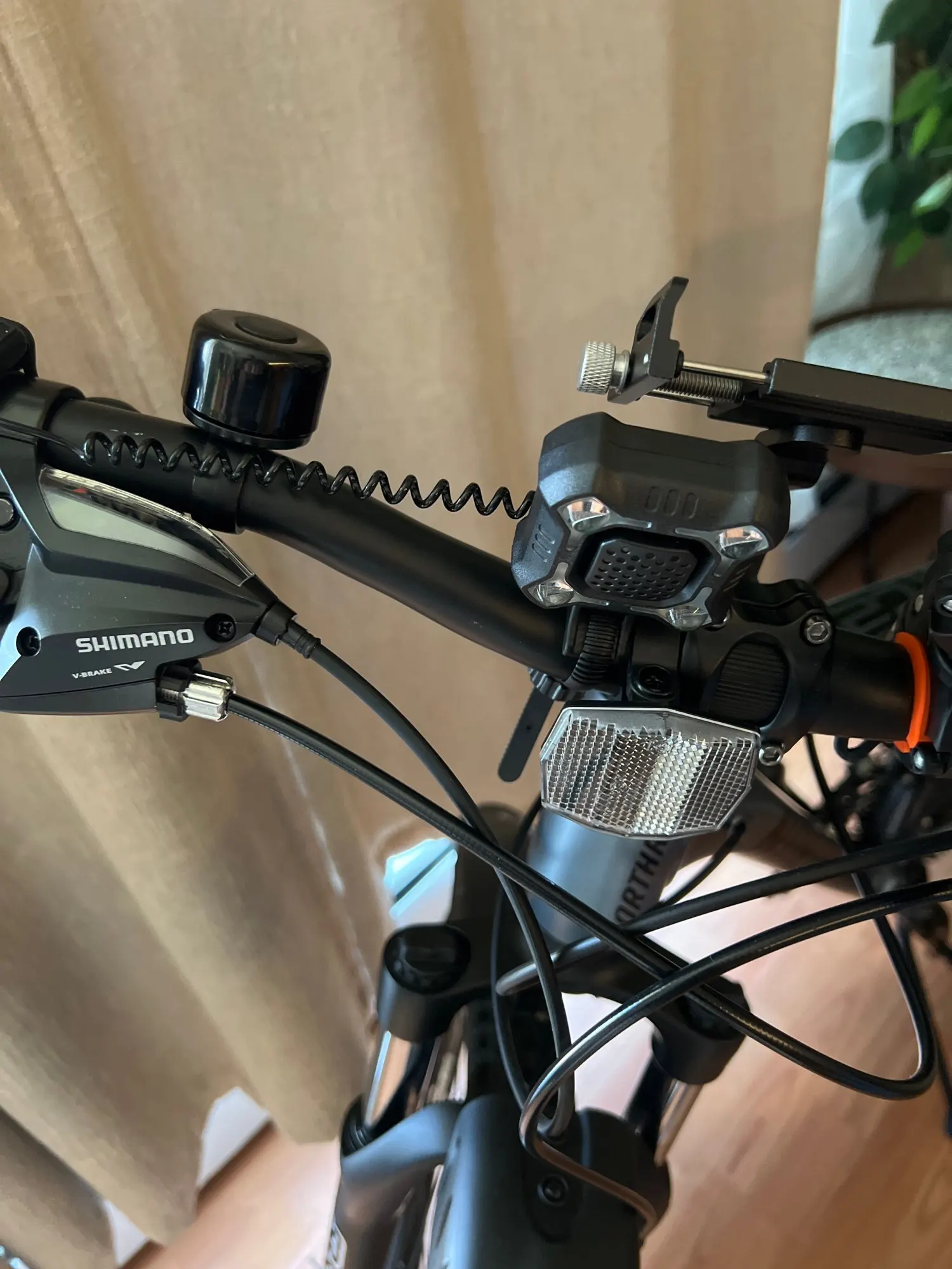 Awapow Bicycle Light Electronic Bell 140dB Bike Alarm Horn USB Charge Cycling Warning Lamp Cycling Headlight Safety Riding photo review