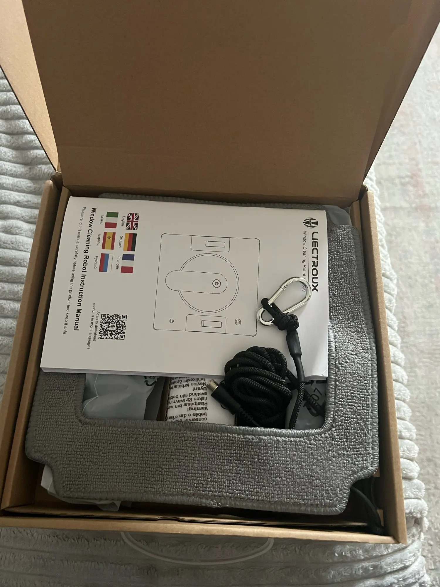 Window Cleaning Robot Liectroux YW509, 2-Way Water Spray,Home Glass Floor Wall Robot Window Cleaner,Laser Sensor,Smart Navigate photo review