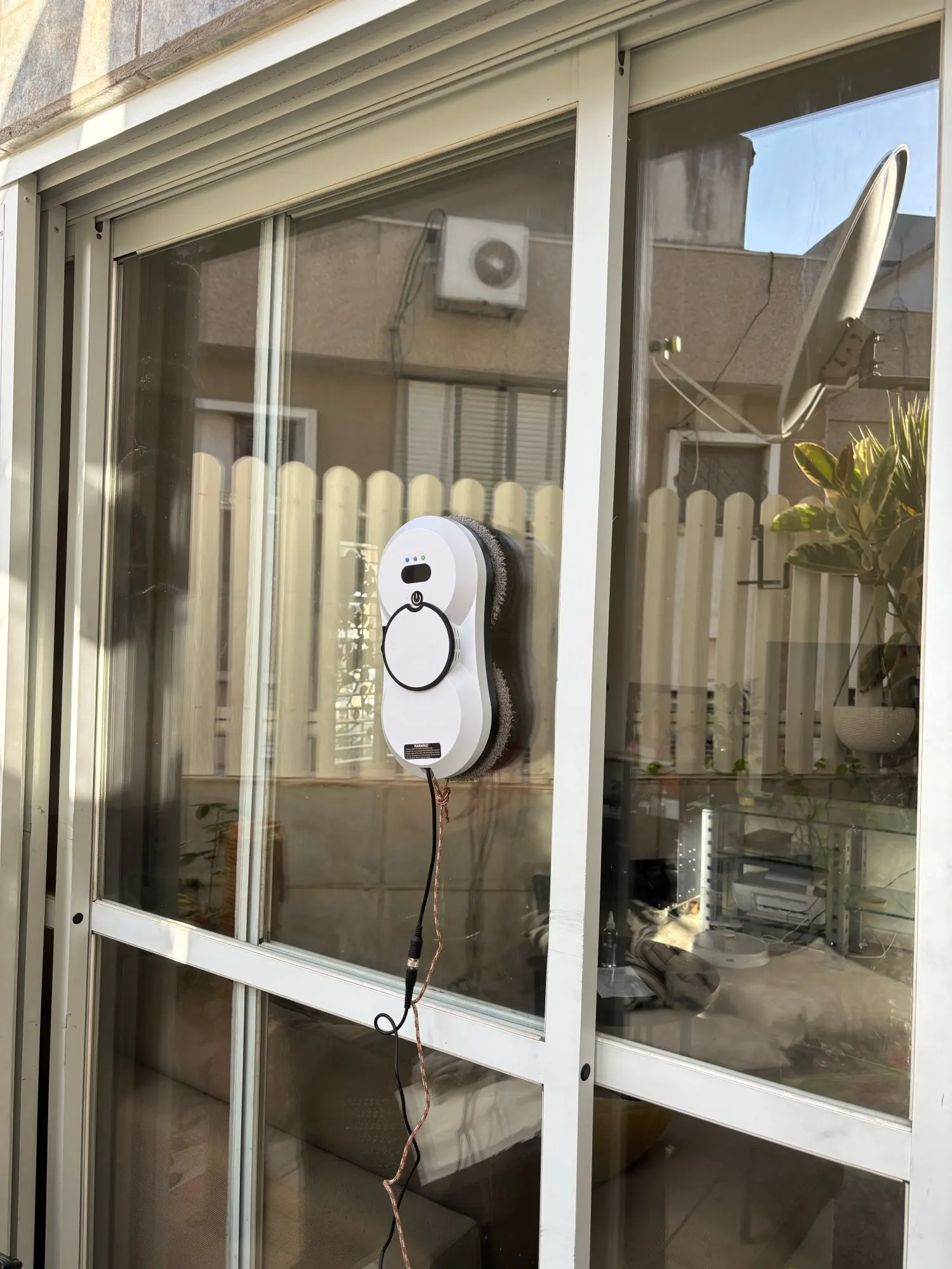 UPS Robot for Washing Sindows Vacuum Cleaner Glass Washer Home Appliance Plaster Robot Smart Cleaning Robot Electric Floor Mops photo review